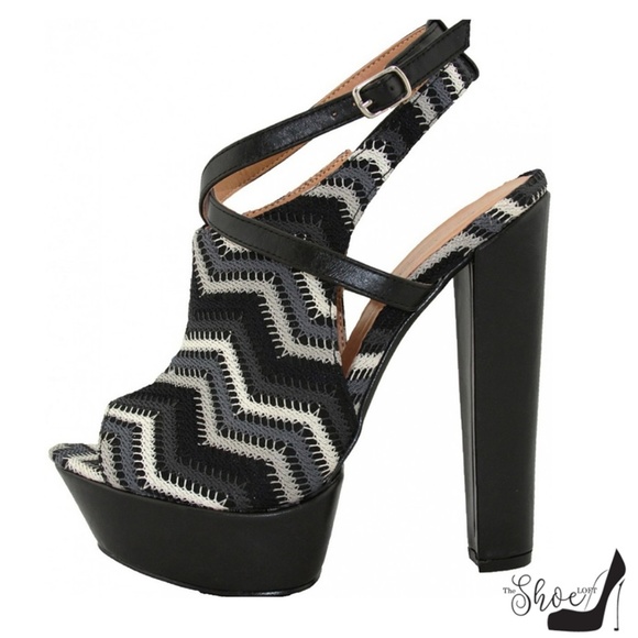 Joy Black White & Gray Chevron Peep Toe 70s Heels - Picture 2 of 2